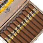 Cohiba Ámbar 10’lu ahşap kutu ve puro bantları yakın plan