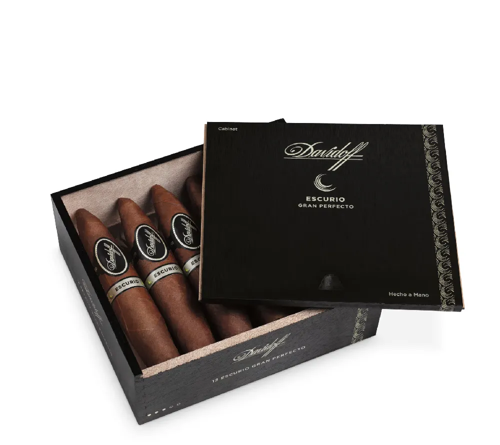 davidoff-escurio-gran-perfecto.webp Davidoff Escurio Gran Perfecto puroları yarı açık siyah ahşap kutuda