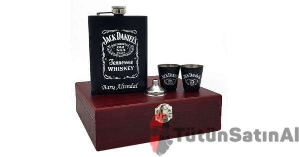kisiye-ozel-jack-daniels-matara-ve-shot-bardak-seti-ahsap-kutulu-600x315-1.jpg Jack Daniel's Satranç ve Shot Seti - Görsel 1